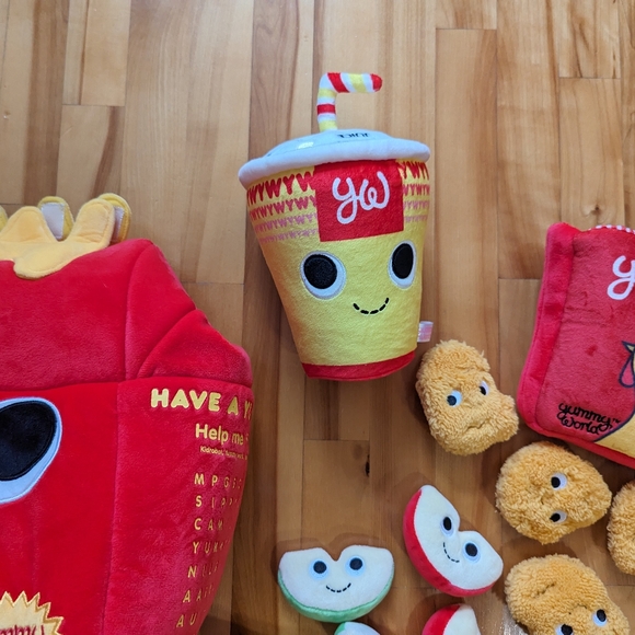 Kidrobot Yummy World Camille The Yummy Happy Meal 16" XL plush apples drink - Picture 4 of 4